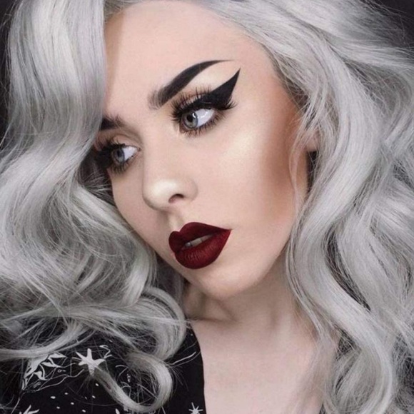 22” Silver Gray SHORT SHOULDER LENGTH Wavy Lace Front Wig NEW